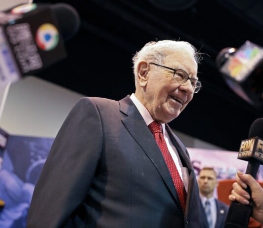 Berkshire Purchases $4.1 Billion in TSMC in Rare Foray Into Tech Sector
