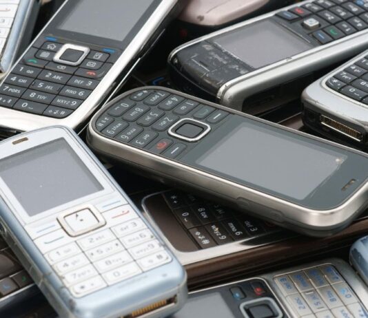 O que fazer com seus celulares antigos?